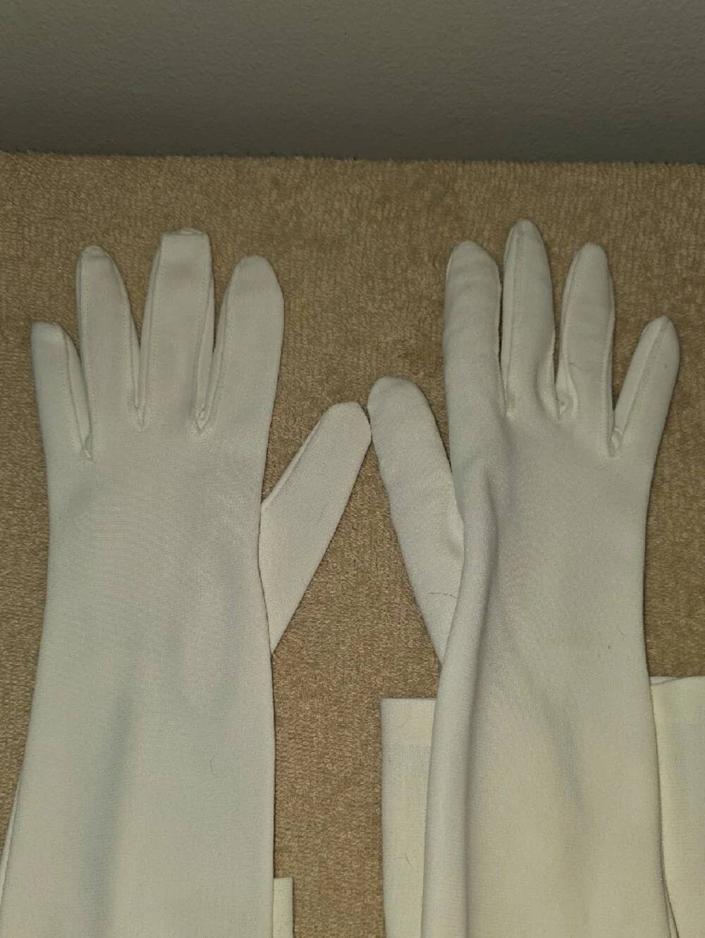 Long White Formal Gloves with Button Detail -Inv.528